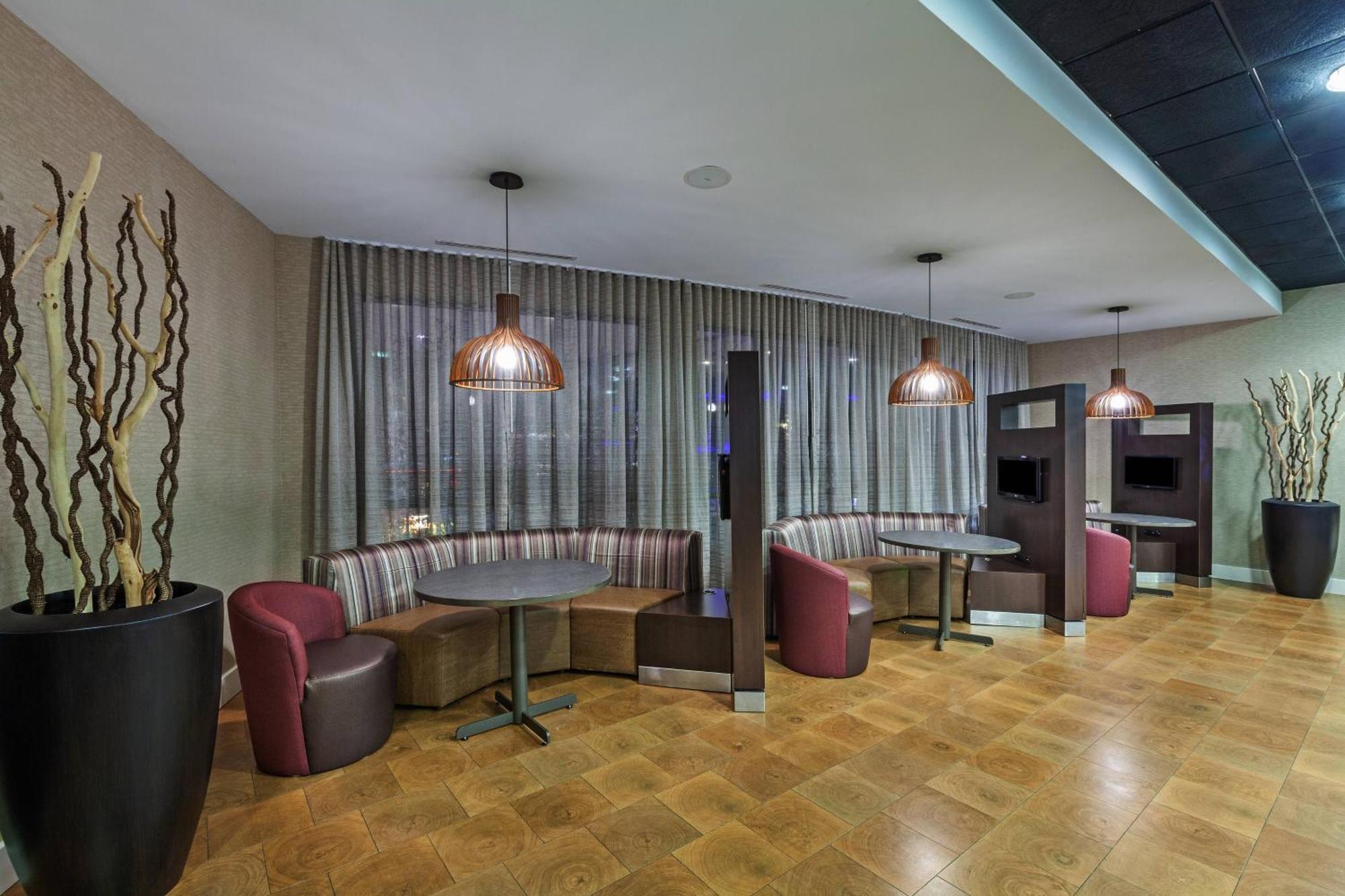 Courtyard By Marriott Tulsa Woodland Hills Hotel Kültér fotó
