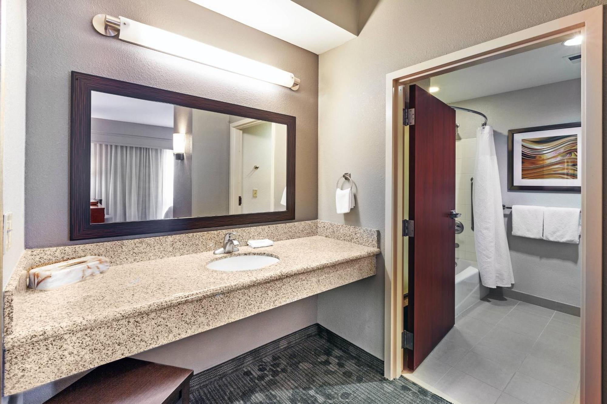 Courtyard By Marriott Tulsa Woodland Hills Hotel Kültér fotó