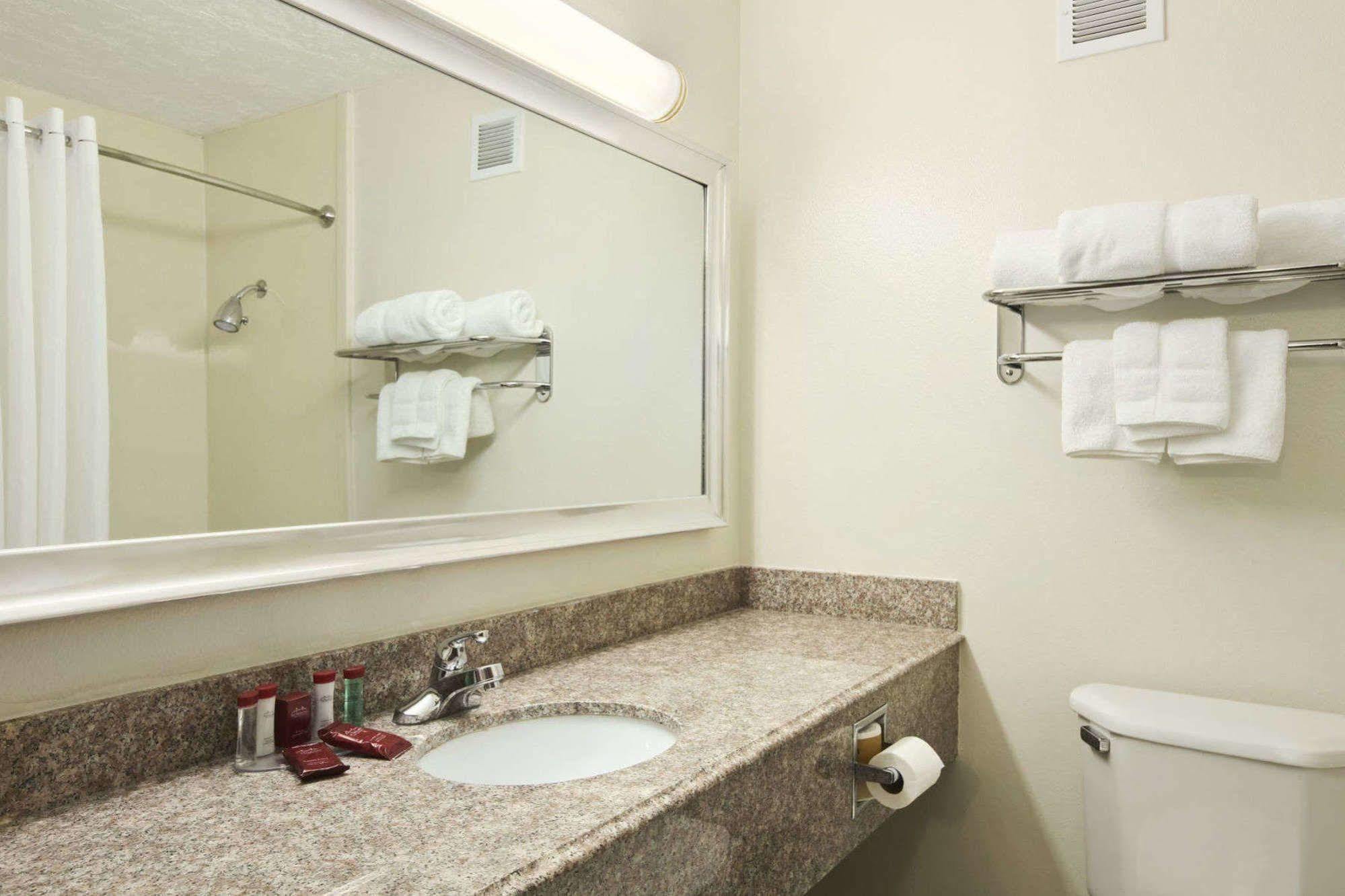 Courtyard By Marriott Tulsa Woodland Hills Hotel Kültér fotó